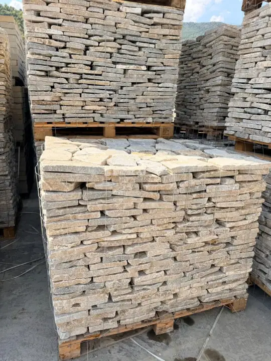 Raw and unedited LITHOS PRIME stone photograph 004