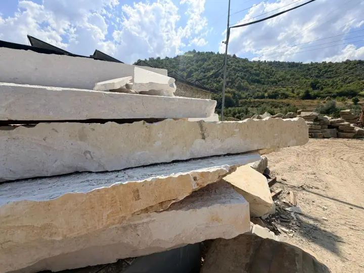 Raw and unedited LITHOS PRIME stone photograph 017
