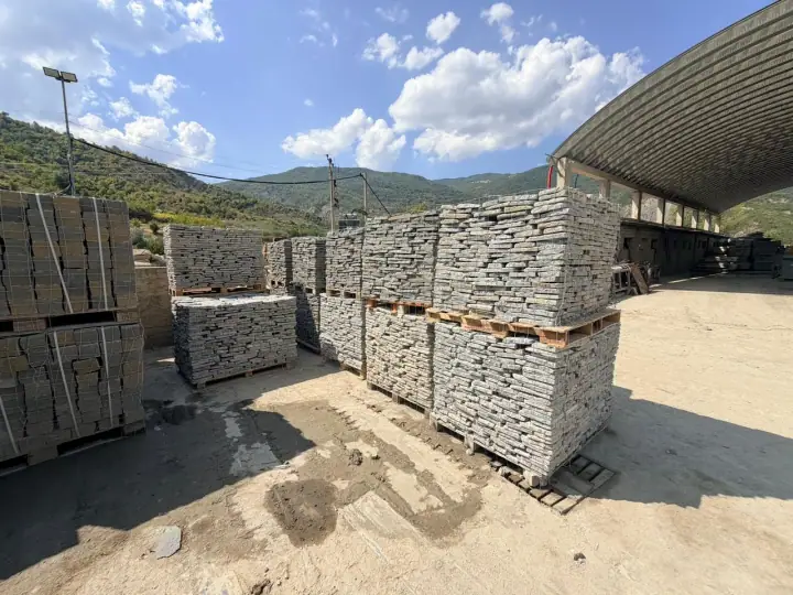 Raw and unedited LITHOS PRIME stone photograph 019