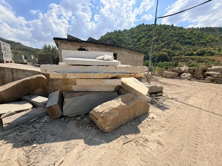 Raw and unedited LITHOS PRIME stone photograph 024