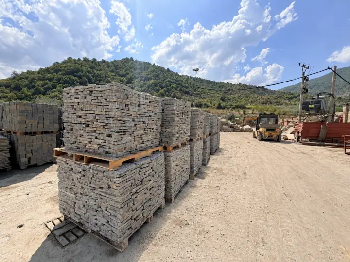 Raw and unedited LITHOS PRIME stone photograph 051