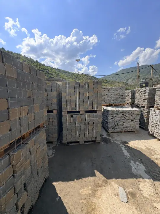 Raw and unedited LITHOS PRIME stone photograph 052